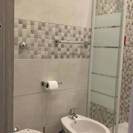 Miris Fast Comfortable Airport Capodichino 25 Minutes Walk Self Check-in Apartment Naples