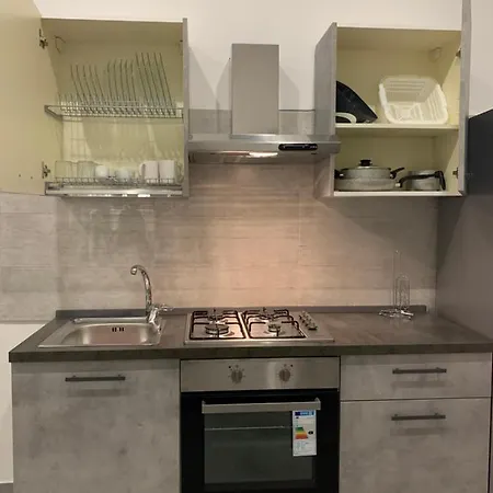 Miris Fast Comfortable Airport Capodichino 25 Minutes Walk Self Check-in Naples