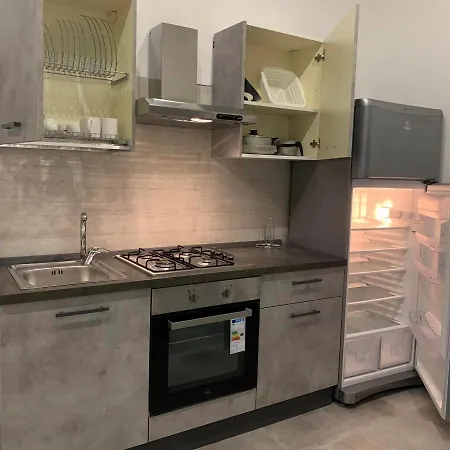 Miris Fast Comfortable Airport Capodichino 25 Minutes Walk Self Check-in Apartment