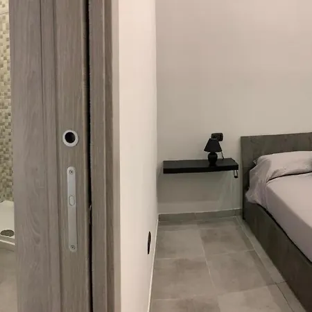 Miris Fast Comfortable Airport Capodichino 25 Minutes Walk Self Check-in Apartment *