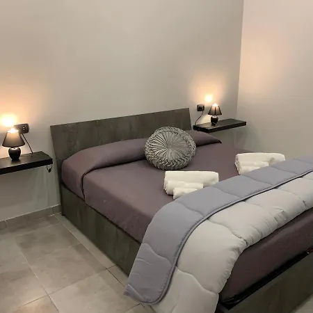 Miris Fast Comfortable Airport Capodichino 25 Minutes Walk Self Check-in * Naples