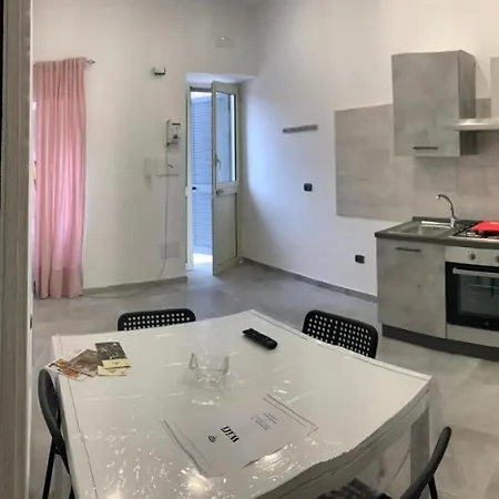 Miris Fast Comfortable Airport Capodichino 25 Minutes Walk Self Check-in Неаполь
