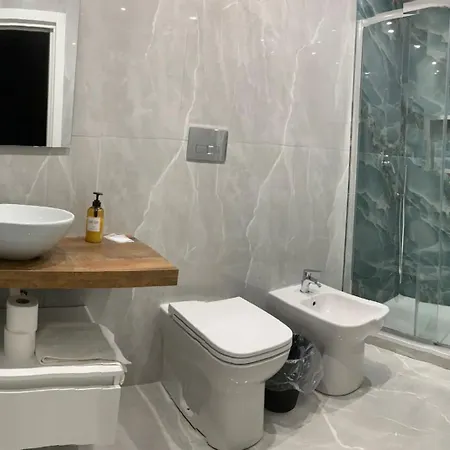 Miris Fast Comfortable Airport Capodichino 25 Minutes Walk Self Check-in *