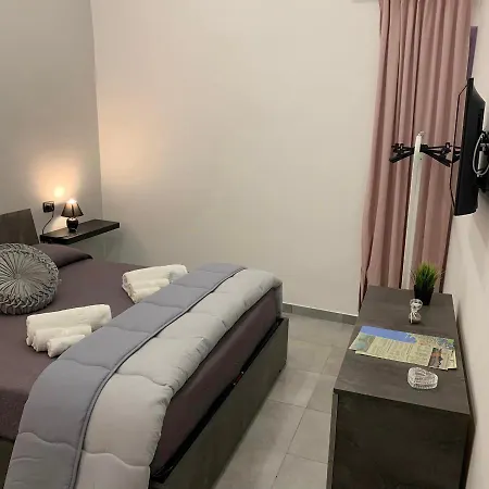Miris Fast Comfortable Airport Capodichino 25 Minutes Walk Self Check-in * Naples